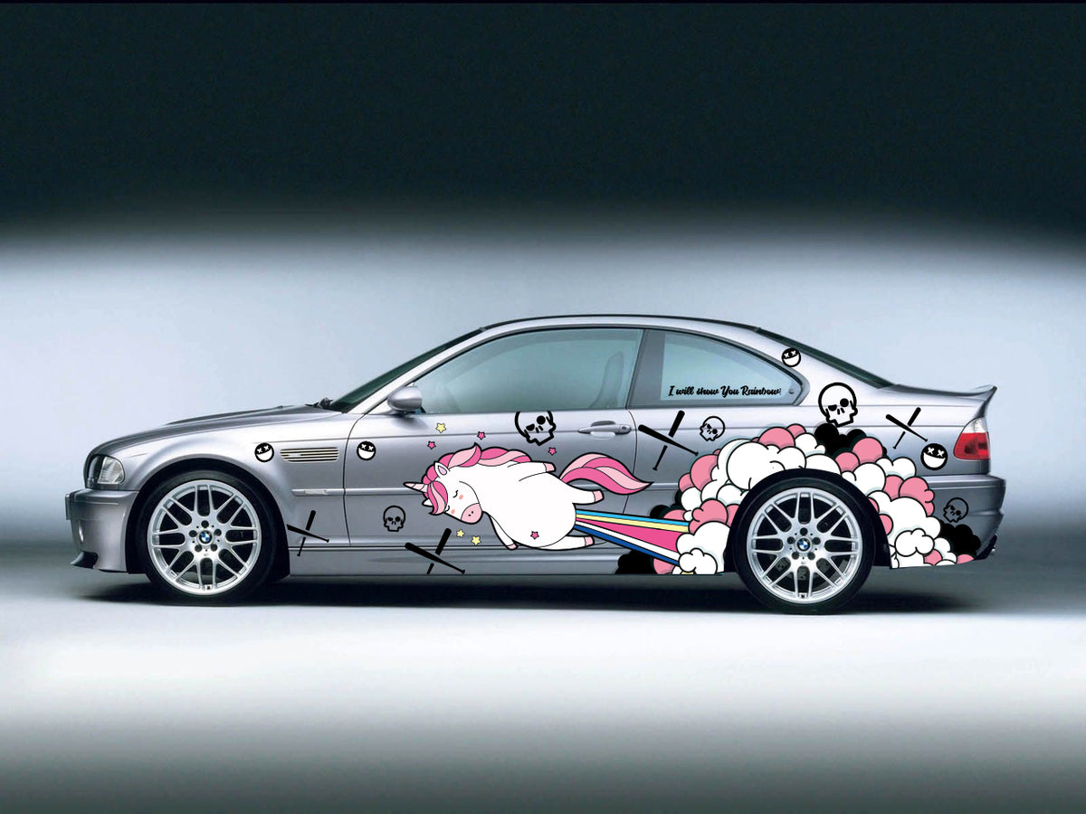 Wizualizacja zestawu naklejek UNICORN na srebrnym BMW – jednorożec, tęcza i chmury